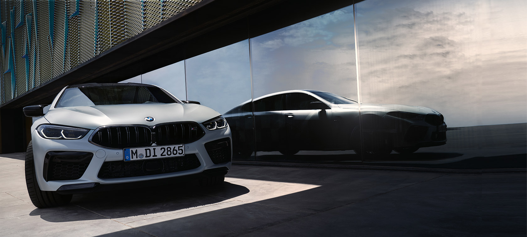 BMW M8 Competition Gran Coupé F93 LCI Facelift 2022 BMW Individual BMW Individual Frozen Brilliant White metallic front view with reflection of silhouette on the window front